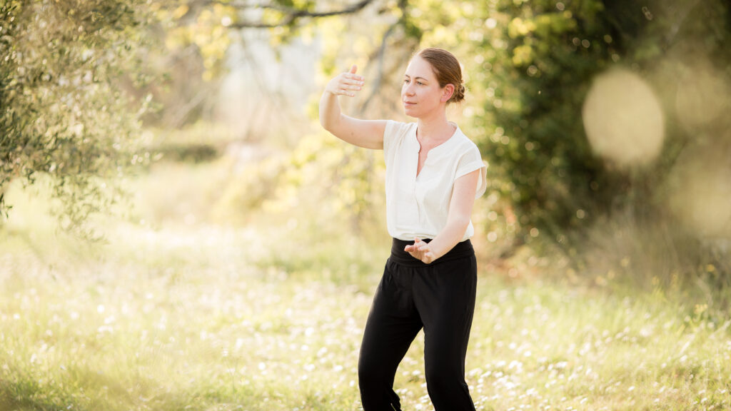 Amandine Heduy en pratique de Qi Gong